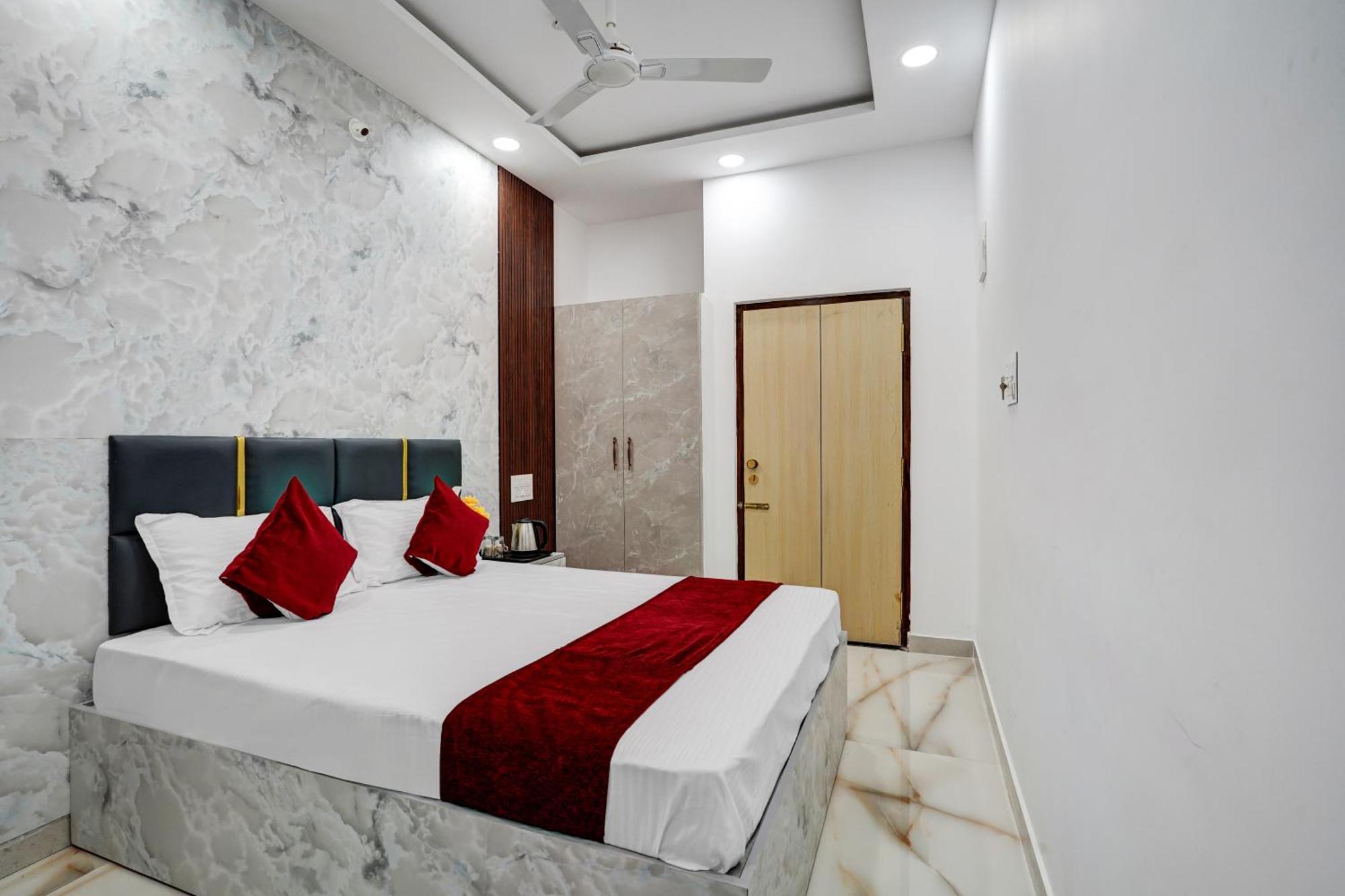 Hotel Sky Blue And Suites Bangalore Exterior photo
