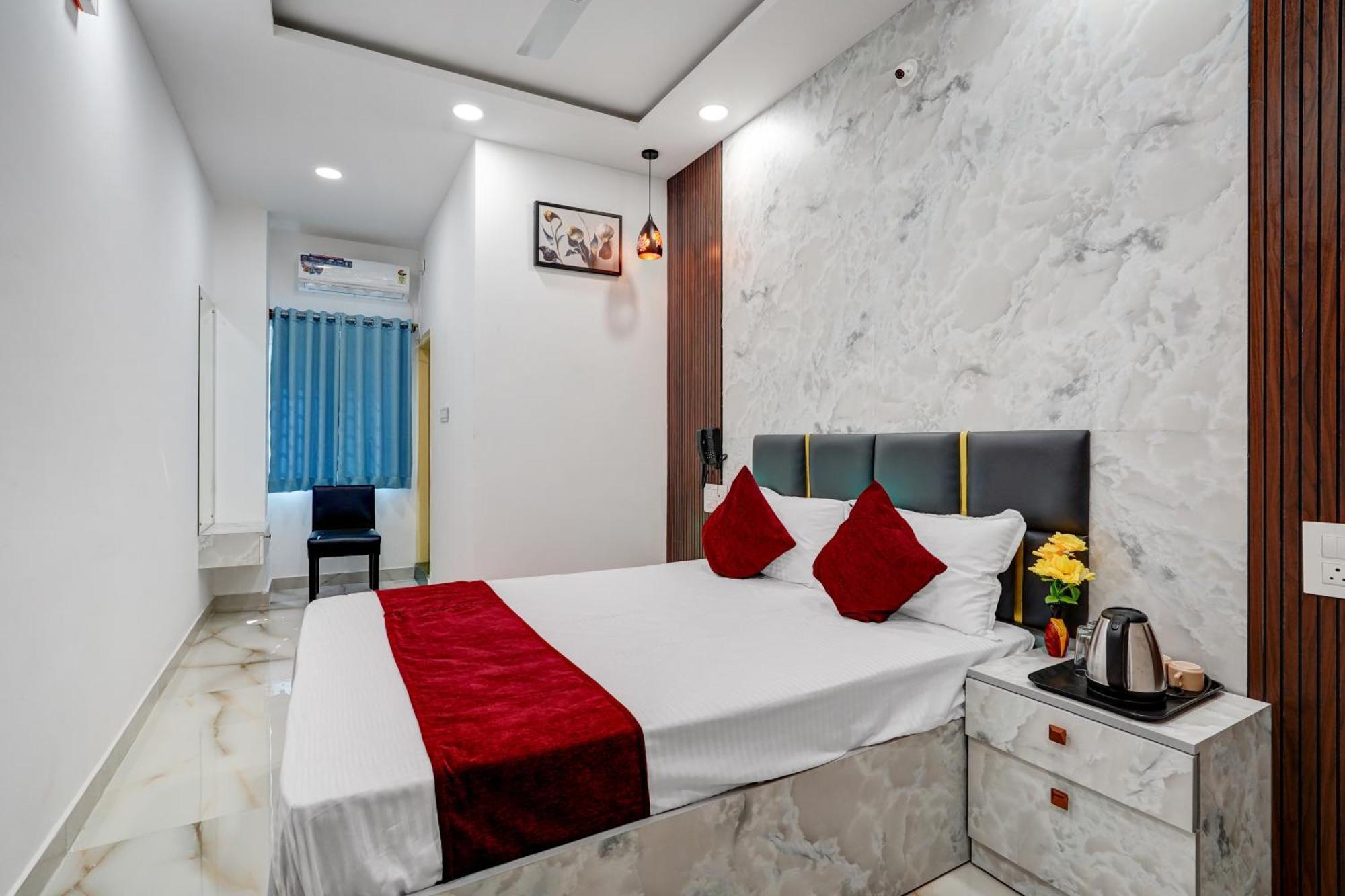 Hotel Sky Blue And Suites Bangalore Exterior photo